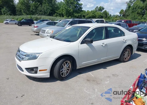 2011 Ford Fusion S z USA, uszkodzony, nr VIN 3FAHP0GA2BR333158